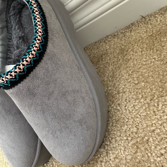 MUDD Fur Slippers - Picture 2 of 7